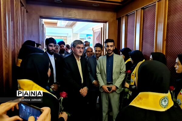 برگزاری سمینار هویت نوجوانی بازگشت به خود در شیراز