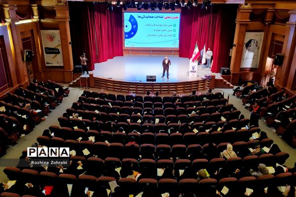 برگزاری سمینار هویت نوجوانی بازگشت به خود در شیراز