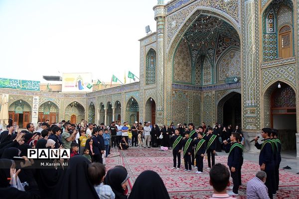 اجرای سرود دانش‌آموزی مکتب عاشقی در حرم کریمه اهل بیت(س)