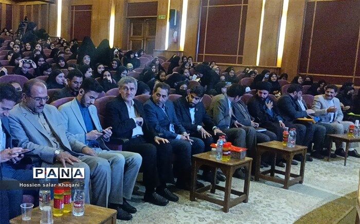 برگزاری سمینار بازگشت به خود با موضوع هویت‌شناسی نوجوان ایرانی در شیراز