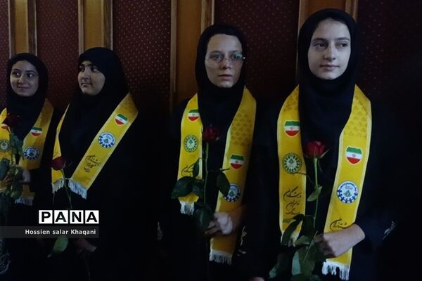 همایش بازگشت به خود با موضوع هویت نوجوان ایرانی در تالار احسان شیراز