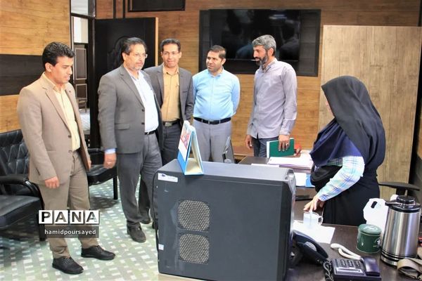 دیدار فرماندار ابرکوه با رئیس و کارکنان اداره تأمین اجتماعی و بهزیستی