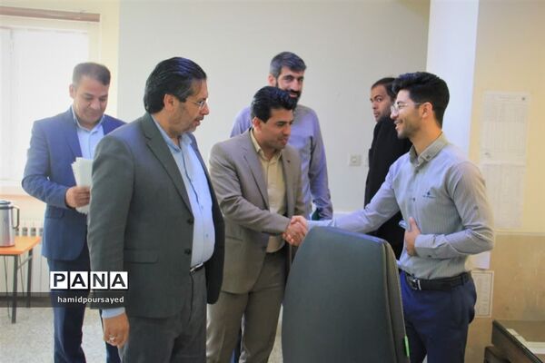 دیدار فرماندار ابرکوه با رئیس و کارکنان اداره تأمین اجتماعی و بهزیستی