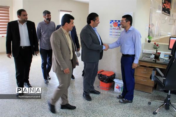 دیدار فرماندار ابرکوه با رئیس و کارکنان اداره تأمین اجتماعی و بهزیستی