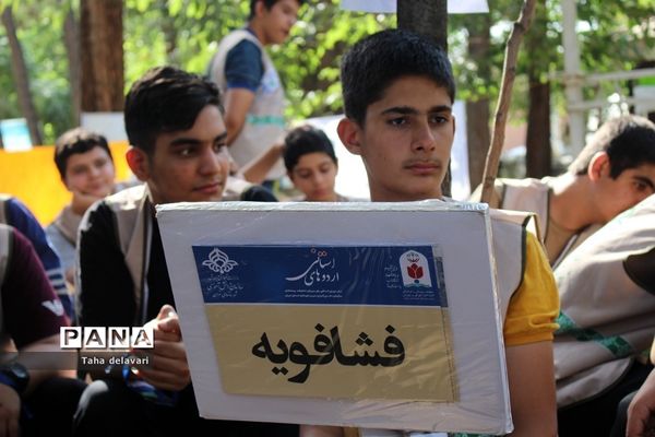 برگزاری دوره آموزشی برپایی چادر و گره‌زنی در اردوی استانی یاور‌مربیان سازمان دانش‌آموزی