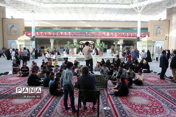 نوحه‌خوانی نوجوانان در حرم حضرت معصومه(س)