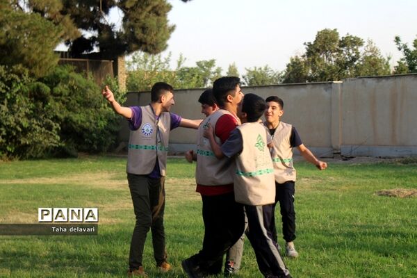 مسابقات طناب‌کشی در اردوی یاورمربیان سازمان دانش‌آموزی شهرستان‌های تهران