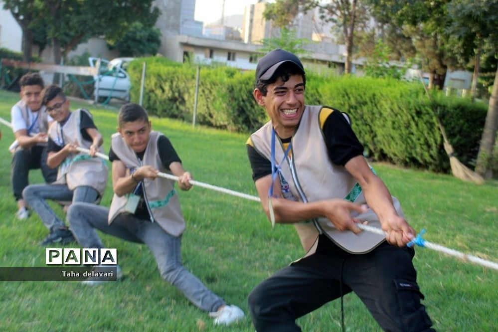 مسابقات طناب‌کشی در اردوی یاورمربیان سازمان دانش‌آموزی شهرستان‌های تهران