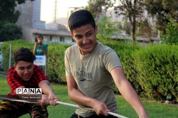 مسابقات طناب‌کشی در اردوی یاورمربیان سازمان دانش‌آموزی شهرستان‌های تهران