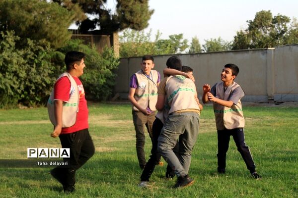 مسابقات طناب‌کشی در اردوی یاورمربیان سازمان دانش‌آموزی شهرستان‌های تهران