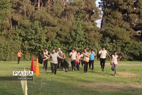 مسابقات طناب‌کشی در اردوی یاورمربیان سازمان دانش‌آموزی شهرستان‌های تهران