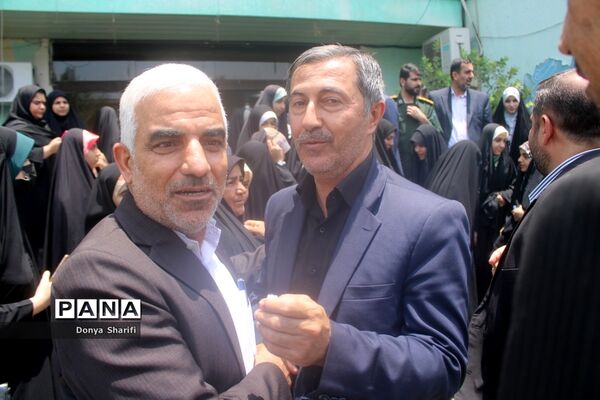 نشست دانش‌آموزان تراز انقلاب اسلامی با مادر شهید والا مقام آرمان علی‌وردی در بوشهر