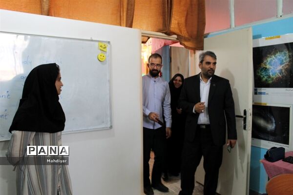 بازدید مدیرکل آموزش و پرورش شهرستان‌های استان تهران  از پژوهش‌سرای دانش‌آموزی منطقه جوادآباد