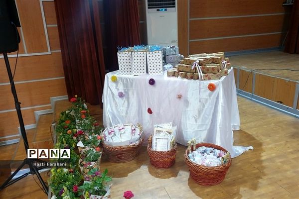 مراسم تجلیل و تقدیر از مربیان مدرسه حدیث مهر شهرستان قرچک