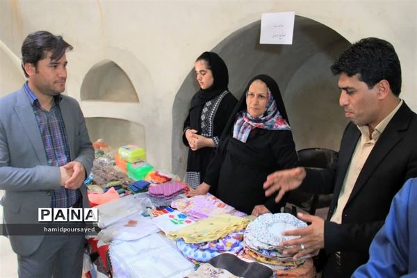افتتاح نمایشگاه صنایع‌دستی و محصولات خانگی شهرستان ابرکوه