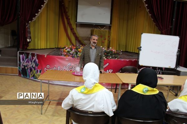 بازدیدمعاون فعالیت‌های دانش‌آموزی سازمان دانش‌آموزی کشور از پایگاه های اوقات فراغت سازمان دانش آموزی استان اصفهان