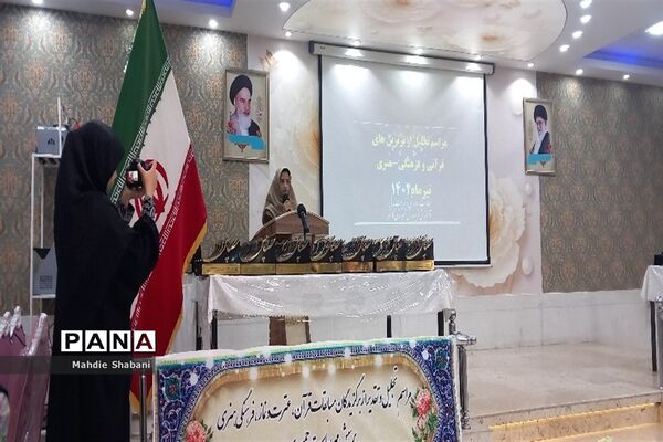 مراسم تجلیل از برگزیدگان دانش‌آموزان مقطع ابتدایی دختر کاشمر