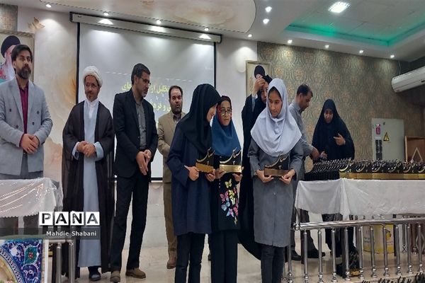 مراسم تجلیل از برگزیدگان دانش‌آموزان مقطع ابتدایی دختر کاشمر