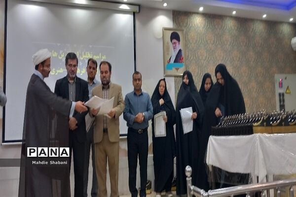 مراسم تجلیل از برگزیدگان دانش‌آموزان مقطع ابتدایی دختر کاشمر