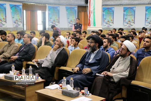 دوره توانمندسازی دست‌اندرکاران کنگره دانشجومعلمان شهید کشور در قم