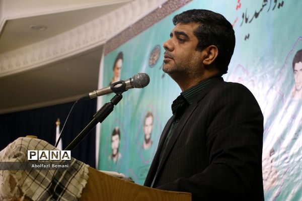 دوره توانمندسازی دست‌اندرکاران کنگره دانشجومعلمان شهید کشور در قم