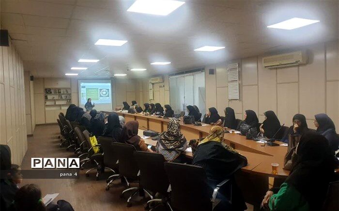 تعیین اولویت‌های هدایت تحصیلی بر اساس عملکرد تحصیلی دانش‌آموز است