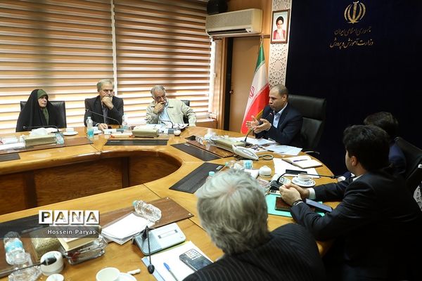 دیدار جمعی از خیرین سلامت کشور با وزیر آموزش و پرورش