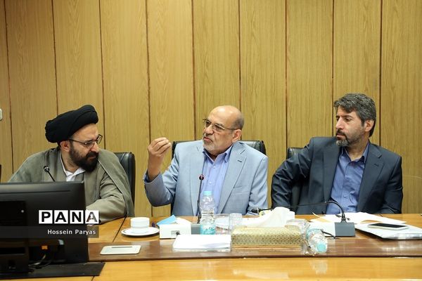 دیدار جمعی از خیرین سلامت کشور با وزیر آموزش و پرورش