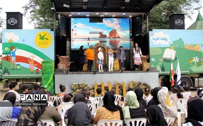 برگزاری تماشاخانه سیار کانون پرورش فکری کودکان و نوجوانان در معبد آناهیتا شهرستان کنگاور