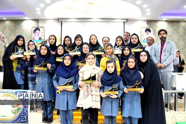 مراسم تجلیل وتقدیر از برگزیدگان مسابقات قرآن، عترت و نماز و فرهنگی هنری دانش‌آموزان دختر مقطع ابتدایی کاشمر