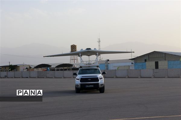 بازدید علمی دانش‌آموزان مدارس سمپاد و نمونه دولتی از پایگاه هوایی شهید کریمی کاشان