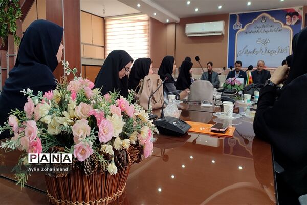 تقدیر از قهرمانان و عوامل اجرایی مسابقات آمادگی جسمانی بانوان ادارات شهرستان رباط کریم