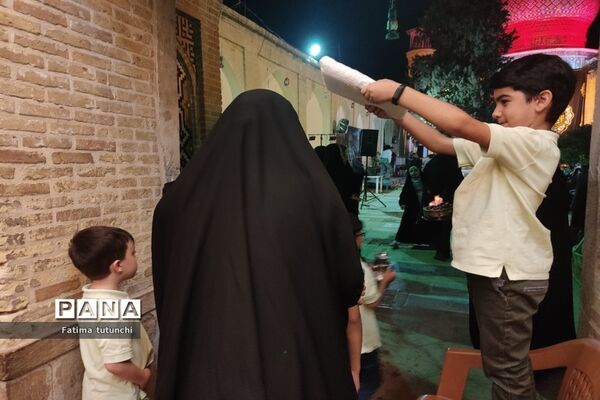 آیین سیاه‌پوشان و تربت‌خوران در حرم مطهر حضرت علی بن حمزه(ع)