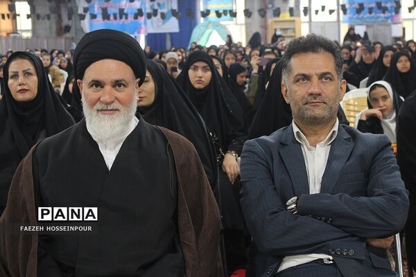 آیین تجلیل از دانش‌آموزان و فرهنگیان برگزیده مسابقات قرآنی و فرهنگی هنری بهارستان‌۲