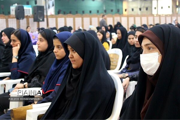آیین تجلیل از دانش‌آموزان و فرهنگیان برگزیده مسابقات قرآنی و فرهنگی هنری بهارستان‌۲