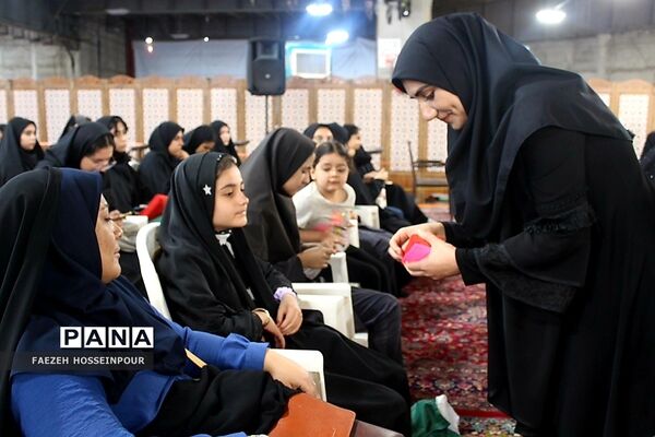آیین تجلیل از دانش‌آموزان و فرهنگیان برگزیده مسابقات قرآنی و فرهنگی هنری بهارستان‌۲