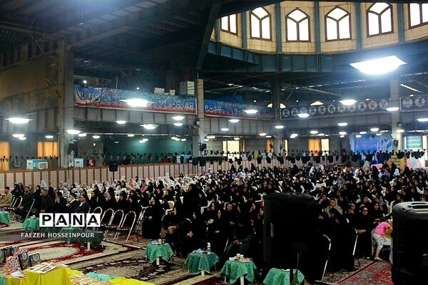 آیین تجلیل از دانش‌آموزان و فرهنگیان برگزیده مسابقات قرآنی و فرهنگی هنری بهارستان‌۲