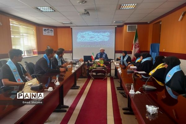 جلسه هم‌اندیشی شورای دانش‌آموزی با نماینده کاشمر