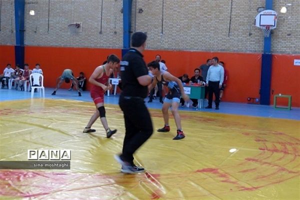 مرحله فینال رقابت‌های کشتی آزاد و فرنگی دانش‌آموزان خراسان شمالی