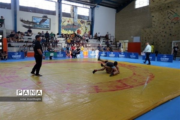 مرحله فینال رقابت‌های کشتی آزاد و فرنگی دانش‌آموزان خراسان شمالی