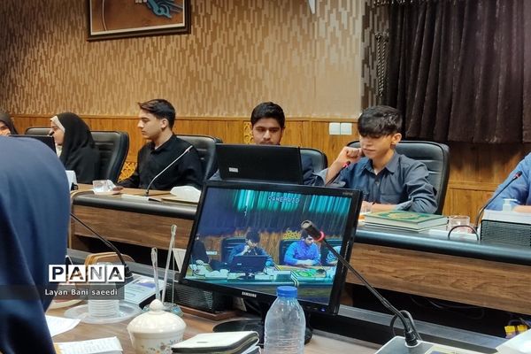 ‌دیدار جمعی از دانش‌آموزان نواحی چهارگانه شیراز با مدیرکل آموزش و پرورش استان فارس