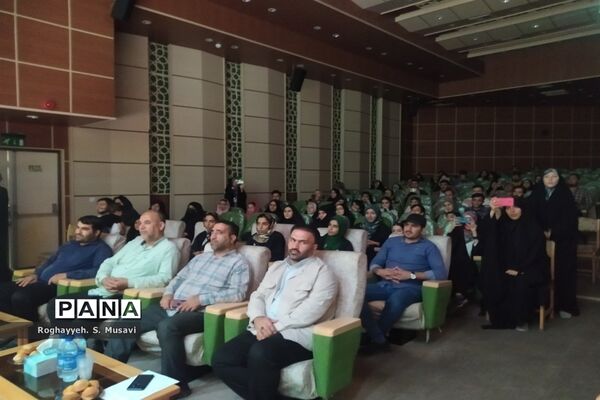 آیین تقدیر از برگزیدگان نخستین پویش رویش در قم