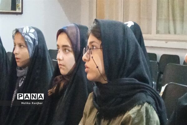 رونمایی از کتاب «از ثری تا ثریا» در قم