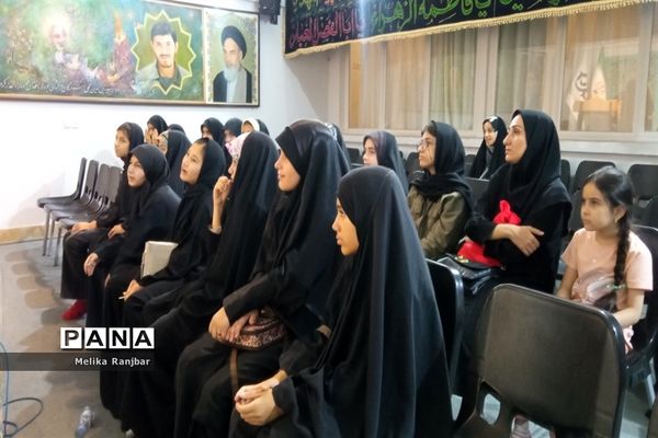 رونمایی از کتاب «از ثری تا ثریا» در قم