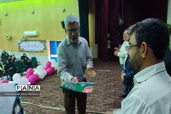 تجلیل از مربیان  و فعالان سازمان دانش آموزی منطقه شبانکاره