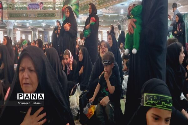 مراسم شیرخوارگان در مصلی بزرگ امام خمینی (ره) شهرکرد
