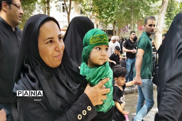 مراسم شیرخوارگان حسینی در گذر فرهنگی چهارباغ اصفهان