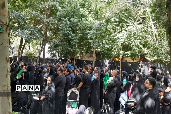 مراسم شیرخوارگان حسینی در گذر فرهنگی چهارباغ اصفهان