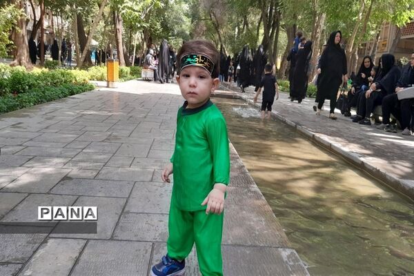 مراسم شیرخوارگان حسینی  در گذر فرهنگی چهارباغ اصفهان