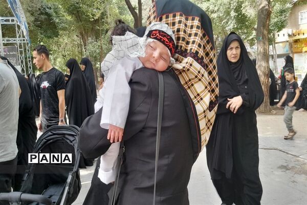 مراسم شیرخوارگان حسینی  در گذر فرهنگی چهارباغ اصفهان
